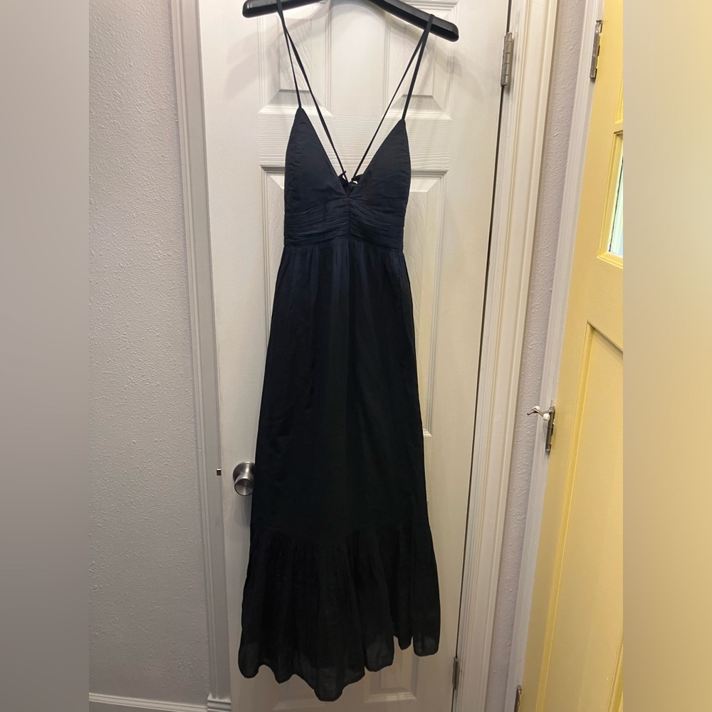 Abercrombie & Fitch 
Bra-Free Tie-Back Flowy V-Neck Maxi Dress black